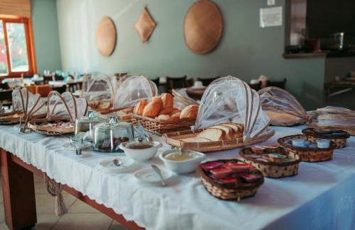 Barra do Sahy Hotel | Charming Pousada Brigitte: Oceanfront Retreat with Spa
