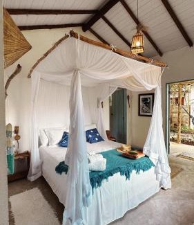Corumbau House | Pet-Friendly Pousada Céu de Corumbau with Ocean Views