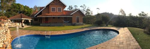 Santo Antonio do Pinhal Hotel | Serene Oceanfront Retreat at Pousada Casa Da Colina