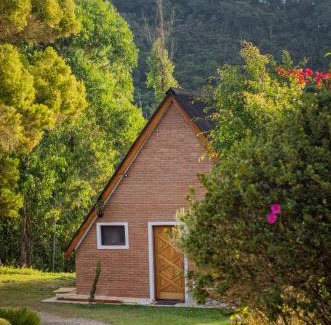 Santo Antonio do Pinhal Hotel | Serene Oceanfront Retreat at Pousada Casa Da Colina