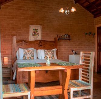 Santo Antonio do Pinhal Hotel | Pet-Friendly Pousada Canto dos Pássaros with Ocean Views