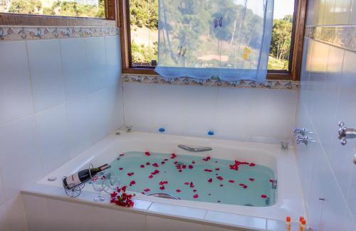 Santo Antonio do Pinhal Hotel | Pet-Friendly Pousada Canto dos Pássaros with Ocean Views