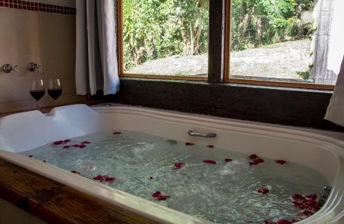 Goncalves Hotel | Experience Comfort at Pousada Cabanas no Mundo