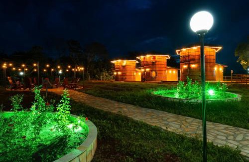 Pirenopolis House | Explore Cachoeira Paraiso: Family-Friendly with Pool Access