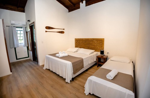 Camburi Hotel | Discover Pousada Camburizinho: Pool, Restaurant & Breakfast