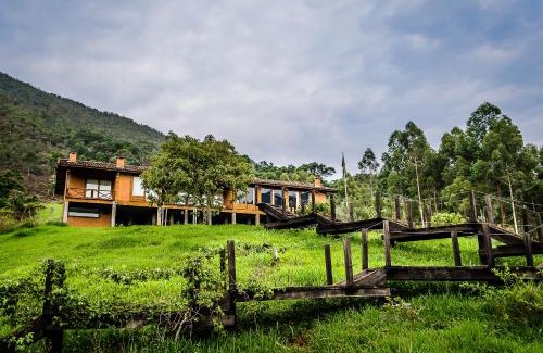 Passa Vinte House | Unforgettable Stay at Pousada Caminho dos Ipês: Top Rated!