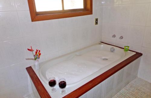 Centro Hotel | Discover Pousada Canário Da Terra: Pool & Hot Tub Haven