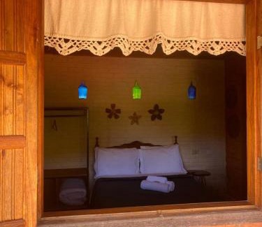 Conceicao do Ibitipoca House | Cozy Chalés Canto da Serra: Fireplace & Family-Friendly Stays