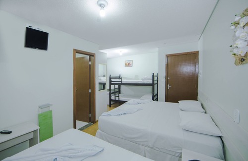 Vila Yolanda Hotel | Discover Pousada Caroline: Family-Friendly Retreat with Spa