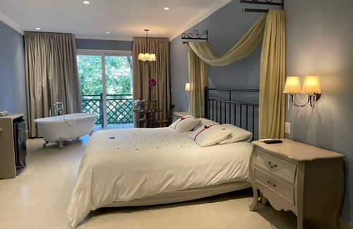 Chapada dos Guimaraes Hotel | Discover Pousada Casa Da Quineira: Family-Friendly Retreat