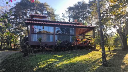 Brumadinho Hotel | Cozy Pousada Casa da Moeda: Enjoy Poolside Relaxation!