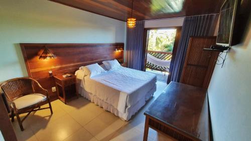 Praia do Forte Hotel | Relax at Pousada Casa do Forte: Pool & Hot Tub Retreat