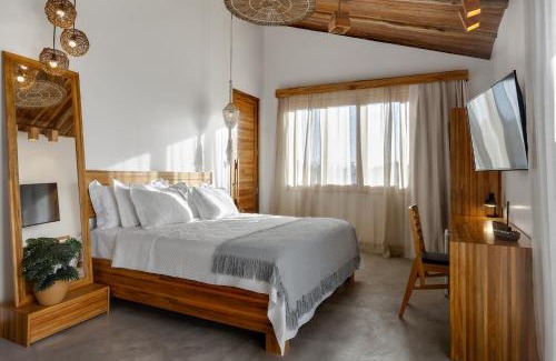 Corguinho House | Pousada Casa Zê: Oceanfront Getaway with Pool & Hot Tub