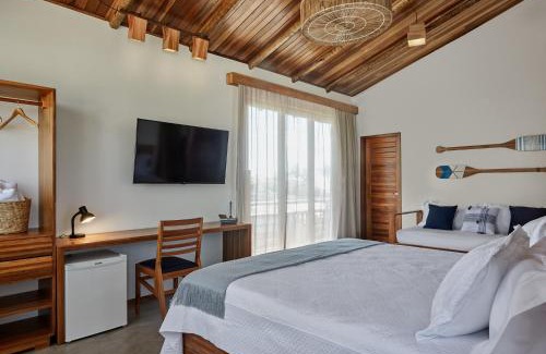 Corguinho House | Pousada Casa Zê: Oceanfront Getaway with Pool & Hot Tub