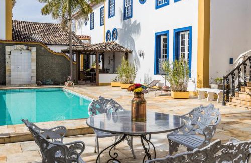 Centro House | Pet-Friendly Pousada Casarão: Oceanfront Escape Awaits
