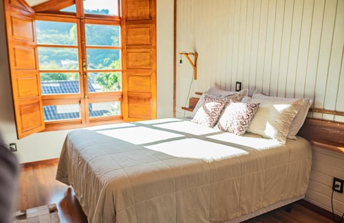Municipal House | Discover Casarão do Vale dos Vinhedos: Family-Friendly Stay