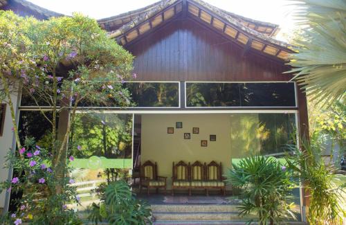 Casimiro de Abreu Hotel | Discover Pousada Cascata: Family-Friendly with Breakfast