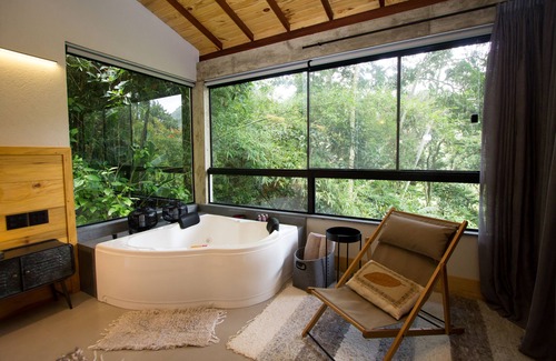 Araras Hotel | Eco-Friendly Escape at Pousada Chácara Aracê: 9.8/10