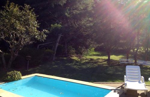 Santo Antonio do Pinhal Hotel | Inviting Pousada Chalés da Casa Centenária with Hot Tub