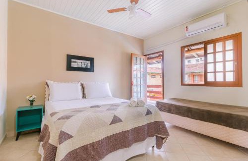 Praia do Rosa Hotel | Cozy Pousada Chaday: Pool, Spa & Family-Friendly Comfort
