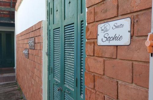 Itanhaem Hotel | Guest Rated: Pousada Chateau Sophie with Oceanfront Pool