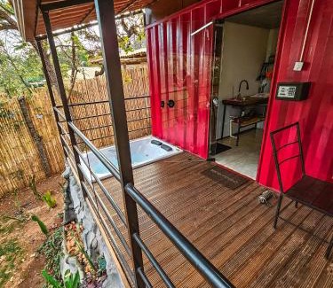 Serra do Cipo Cabin | Cozy Pousada Cipó Container Chalés with Fireplace & Pool