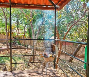 Serra do Cipo Cabin | Cozy Pousada Cipó Container Chalés with Fireplace & Pool