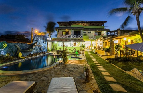 Alcacus Hotel | Discover Pousada Cocoa: Pet-Friendly Oasis with Ocean Views