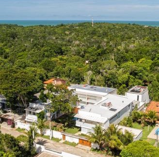 Arraial d'Ajuda Hotel | Oceanfront Pousada Corais de Ibiza with Pool & Ocean Views