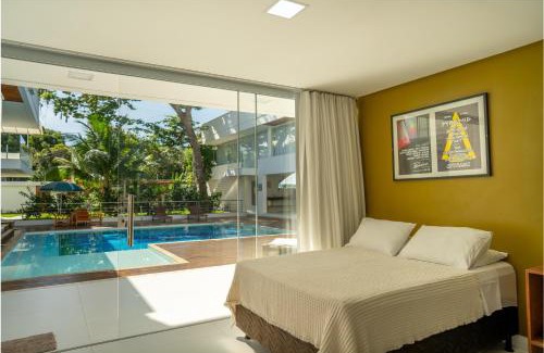 Arraial d'Ajuda Hotel | Oceanfront Pousada Corais de Ibiza with Pool & Ocean Views