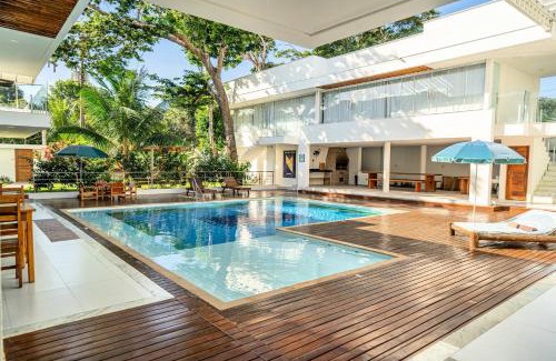 Arraial d'Ajuda Hotel | Oceanfront Pousada Corais de Ibiza with Pool & Ocean Views