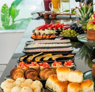 Arraial d'Ajuda Hotel | Oceanfront Pousada Corais de Ibiza with Pool & Ocean Views