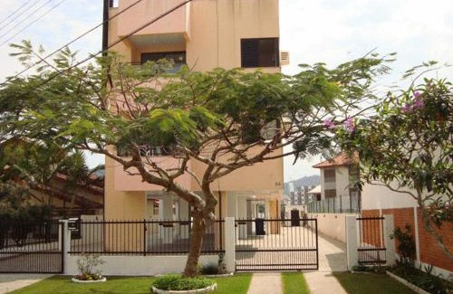Ingleses Centro Apartment | Ocean View Retreat at Pousada Costão dos Ingleses - 9/10 Rated