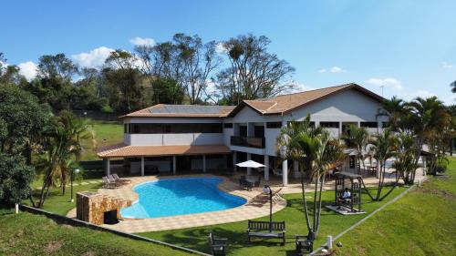Aguas de Lindoia Hotel | Guest Rated 10/10: Pousada Costa Rielli with Pool & Breakfast