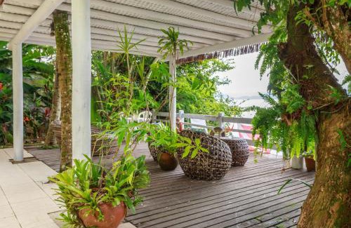 Praia de Aracatiba Hotel | Discover Pousada Cruzoé: Oceanfront Bliss Awaits You