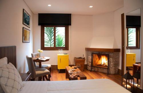 Visconde de Maua Hotel | Pet-Friendly Pousada Déllis: Rated 10/10 with Pool & Hot Tub