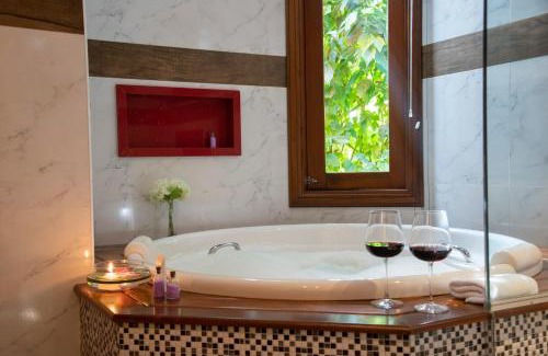 Visconde de Maua Hotel | Pet-Friendly Pousada Déllis: Rated 10/10 with Pool & Hot Tub