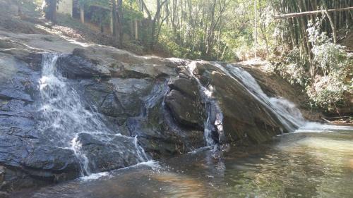 Monte Alegre do Sul Hotel | Pet-Friendly Pousada da Cachoeira with Pool & Hot Tub