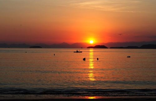Biscaia Hotel | Discover Pousada Daleste: Oceanfront Haven with Pool