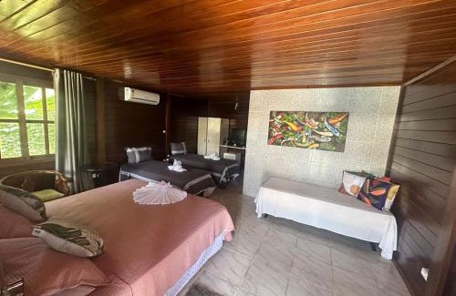 Vila da Trinta Hotel | Relax at Pousada das Flores with Pool Access & Great Reviews