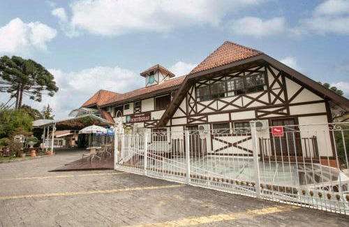 Campos do Jordao Hotel | Cozy Pousada das Hortênsias with Hot Tub & Fireplace