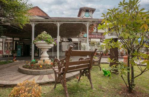 Campos do Jordao Hotel | Cozy Pousada das Hortênsias with Hot Tub & Fireplace