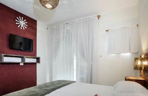 Centro Comercial Hotel | Experience Pousada de Charme Emirados with Oceanfront Views