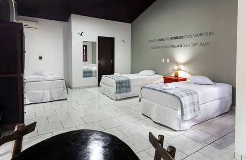 Garuva Hotel | Relax at Pousada de Pesca e Lazer Camury with Pool & Dining
