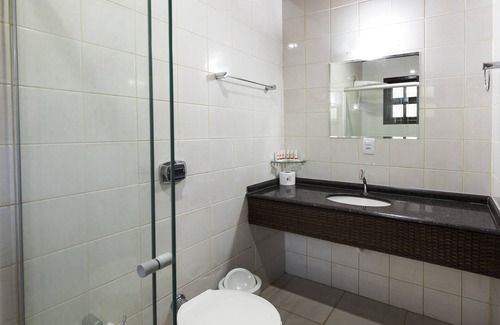 Garuva Hotel | Relax at Pousada de Pesca e Lazer Camury with Pool & Dining