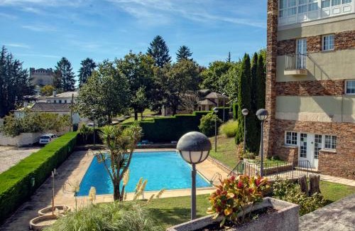 Portomarin Hotel | Welcoming Pousada de Portomarín with Pool & Pet-Friendly Stay