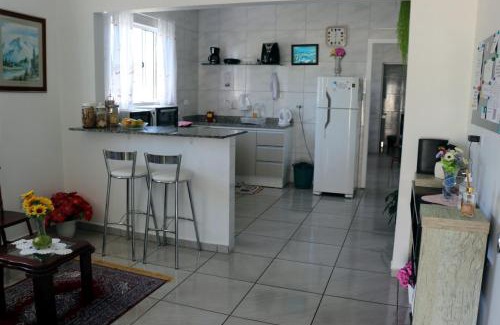 Carianos House | Highly Rated Pousada Decarli: Family-Friendly & Pet Friendly
