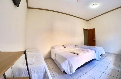 Cachoeira Paulista Hotel | Guest Rated 9.2: Pousada Deus é Fiel Awaits You