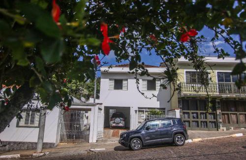 Ouro Fino Bed & Breakfast | Family-Friendly Stay at Pousada do Bira for Budget Travelers