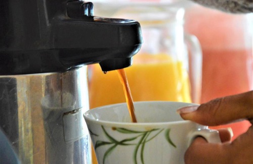Pontal Hotel | Cozy Pousada do Imperador: Oceanfront & Pet Friendly Stay